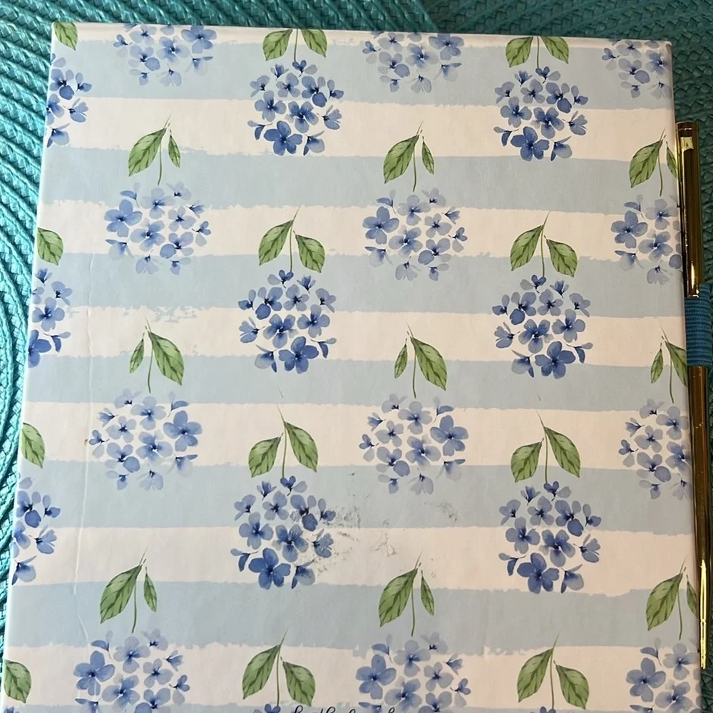 Floral 💙🩵 Notepad with Pen 150 sheets blue and white hydrangeas